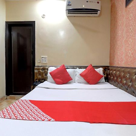 Oyo Flagship 81569 The Red Rose Inn New Delhi Exterior foto
