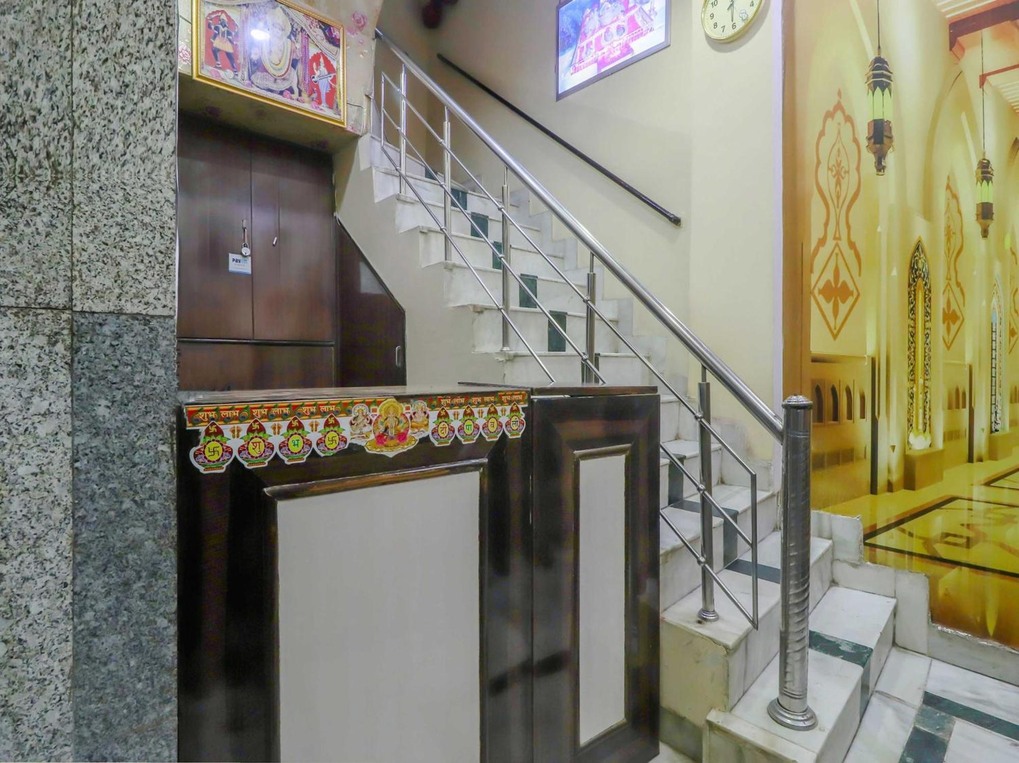 Oyo Flagship 81569 The Red Rose Inn New Delhi Exterior foto